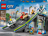 Конструктор LEGO City Жодних обмежень: Автодром для гоночних автомобілів 436 деталей, фото 3