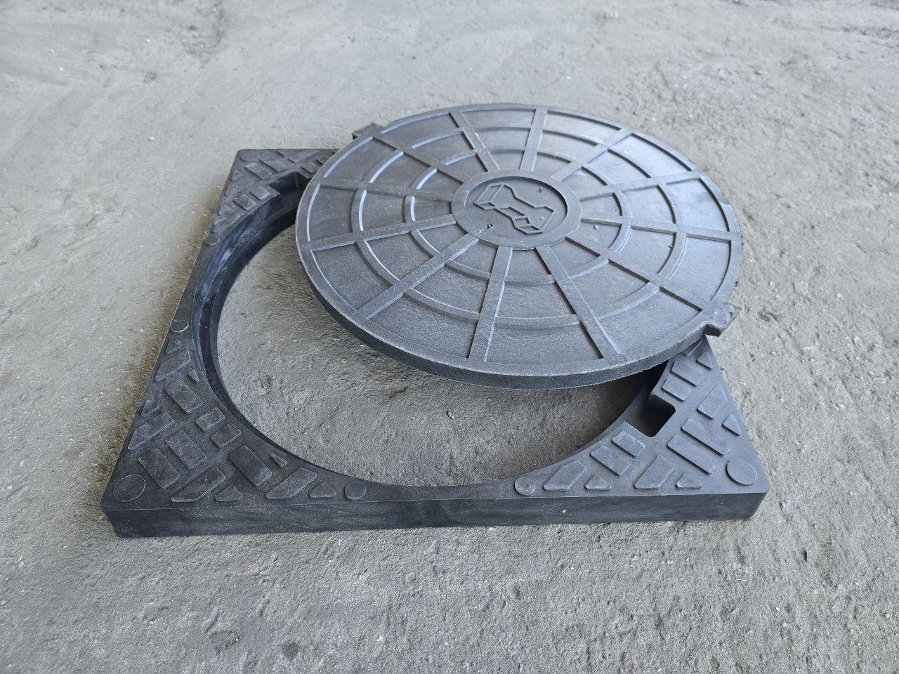 Люк квадратний із круглою кришкою, чорний, 1.5 т. навантаження., фото 1