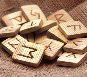 Набір дерев'яних рун для ворожіння Лисниця