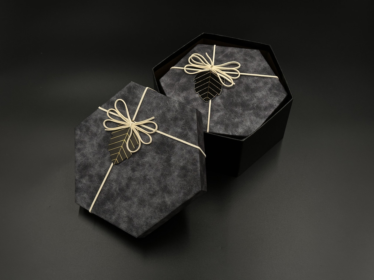 Коробка подарункова шестикутна з бантиком. 3шт/комплект. Колір сірий. 19х10см., фото 1