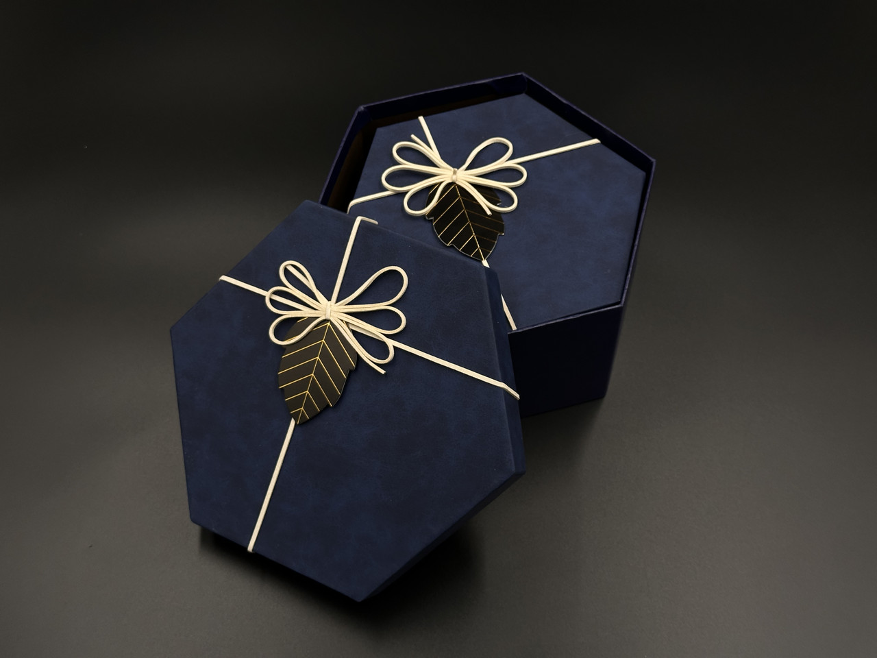 Коробка подарункова шестикутна з бантиком. 3шт/комплект. Колір синій. 19х10см., фото 1