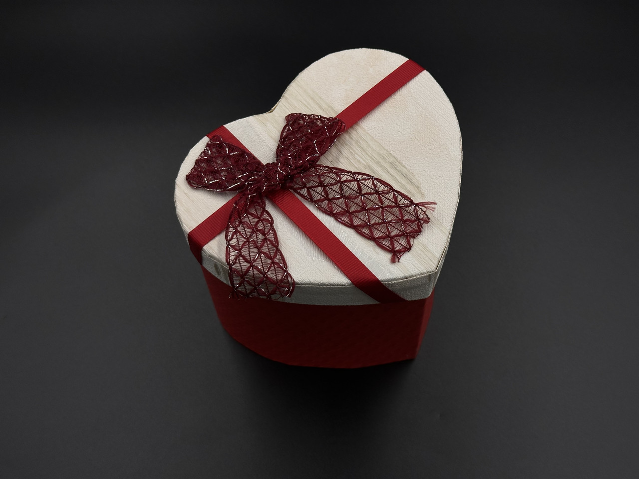 Коробка подарункова з ручками і бантиком. Серце. Колір червоний. 15х12х12см., фото 1