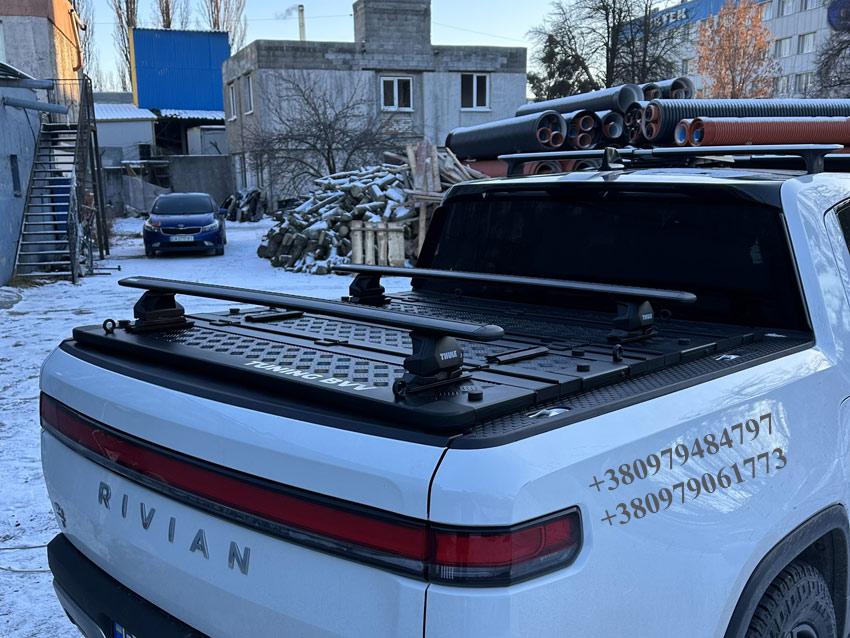 Силова багатофункціональна кришка кузова пікапа Rivian R1T від Tuning BVV. Кришка кузова пікапа.