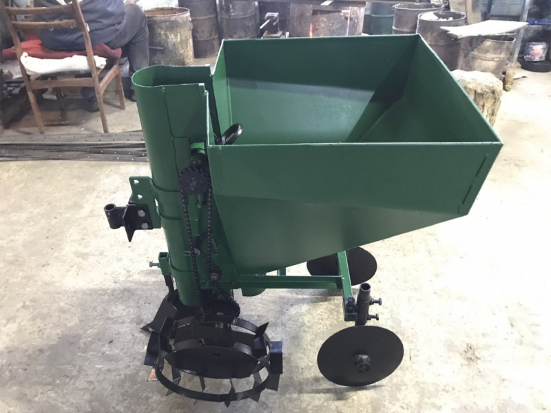 Картоплесаджалка для мототрактора з бункером об'ємом 45 літрів та кроком посадки 15-20-25-30см, фото 1