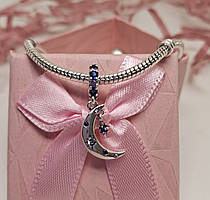 Елегантний браслет із металевого ланцюжка, прикрашений стильною підвіскою місяця