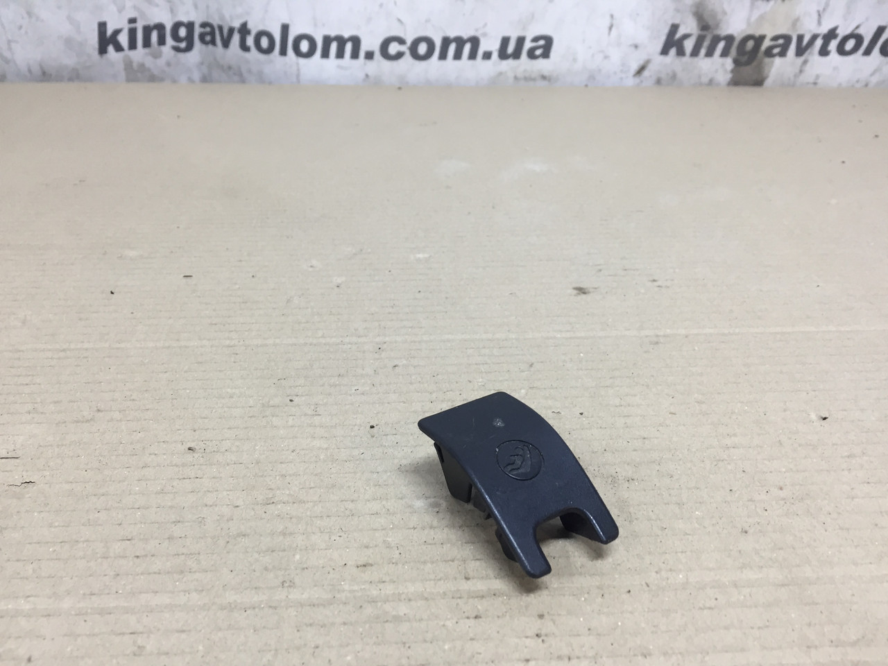 Заглушка ізофікс Isofix Audi A4 B8 8T0887187