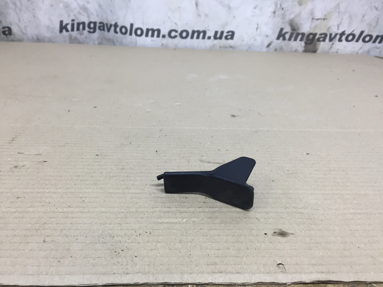 Заглушка сиденья Audi A4 B8 8K0886197