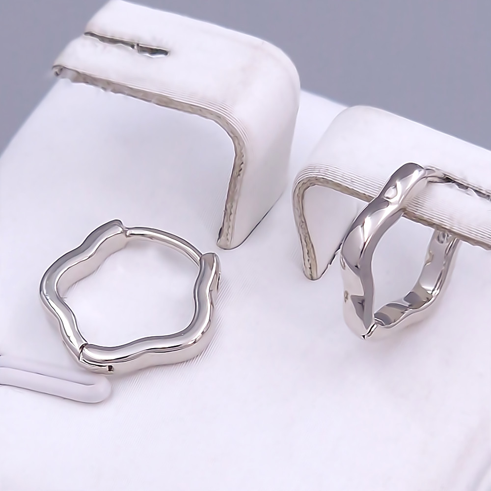 Сережки ХР. Родій. Діаметр: 14 мм. Ширина: 2 мм.