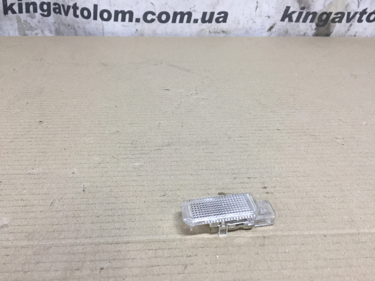 Плафон підсвічування салону Audi A4 B8 4B0947415