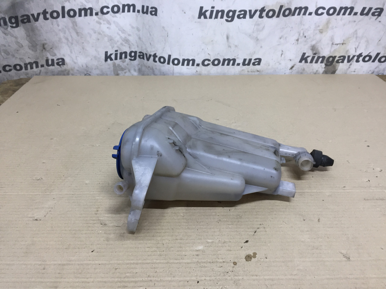 Розширювальний бачок Audi A4 B8 8K0121403G
