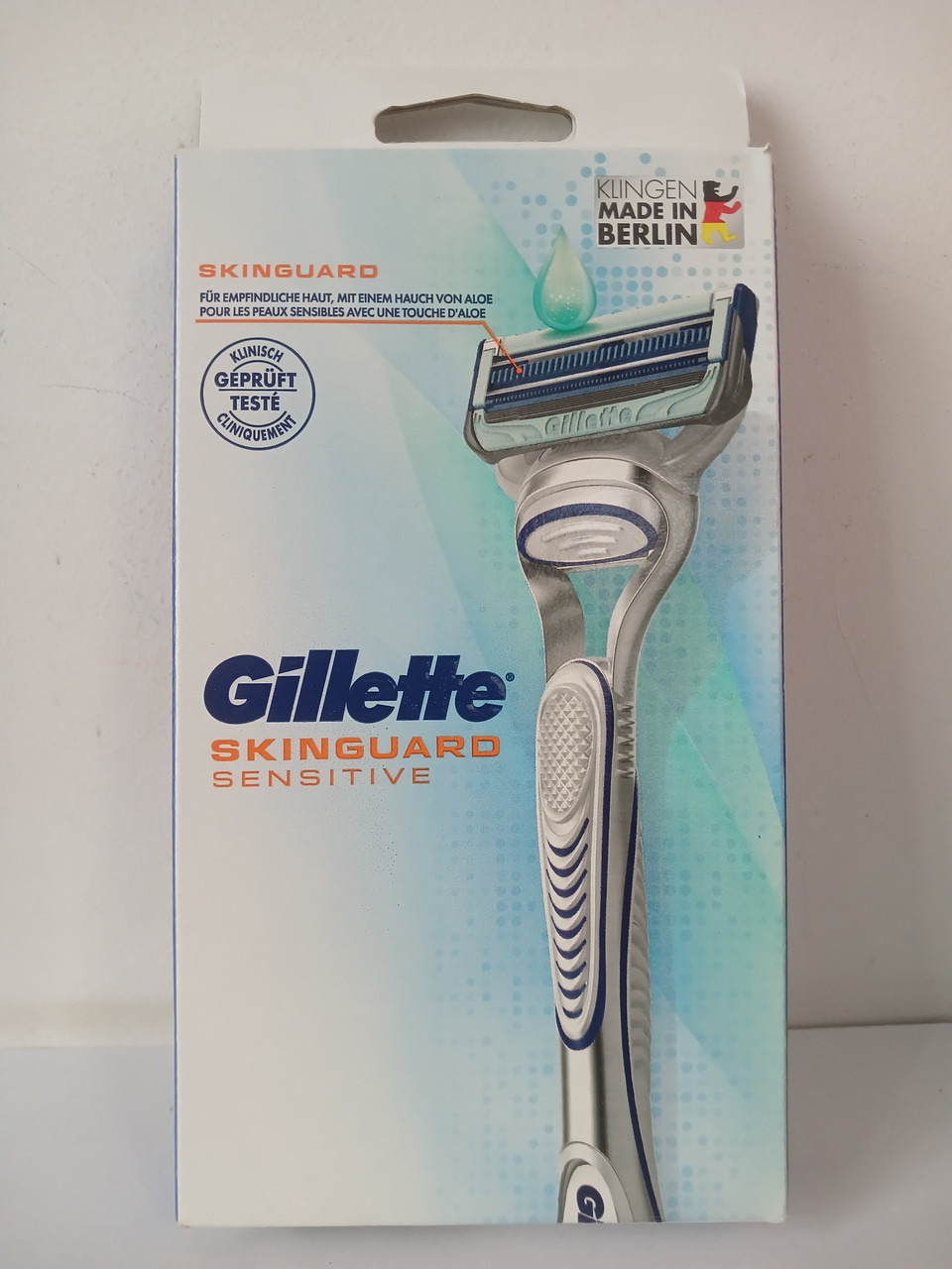 Станок для гоління Gillette Fusion Skinguard sensitive (1катр.), фото 1