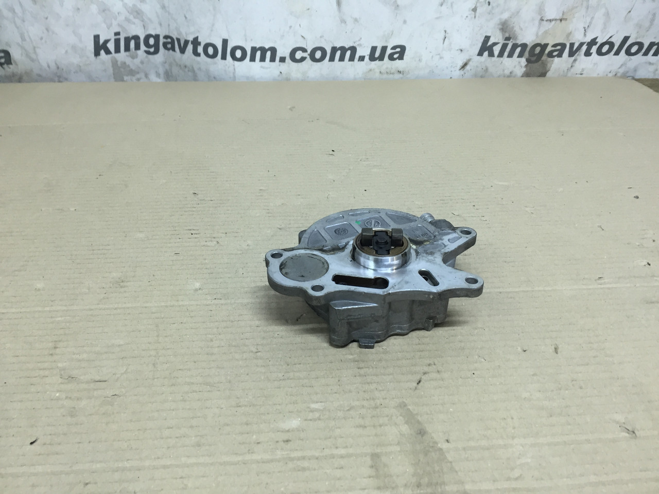 Насос вакуумний Audi A4 B8 03L145100