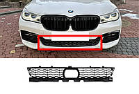 Решітки в бампер  середня ( під радар ) M-Paket на BMW 7 Series G11 / G12 2015-2019 року