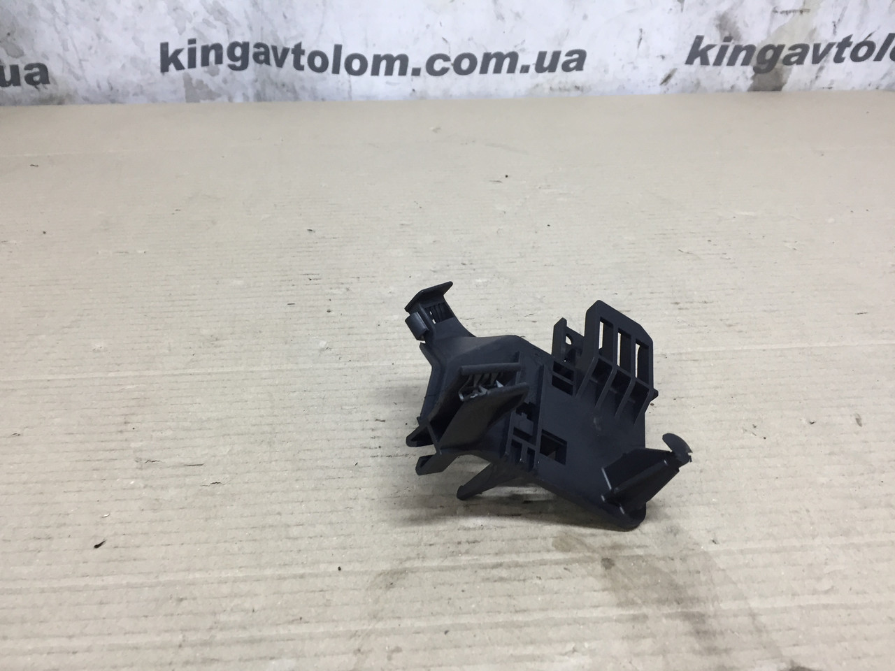 Кронштейн Audi A4 B8 03L971504A
