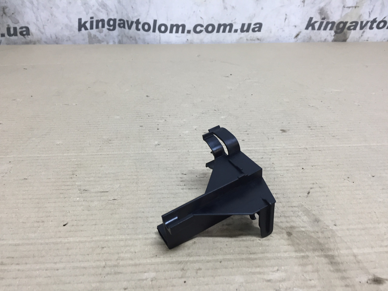 Кронштейн Audi A4 B8 03G971845B