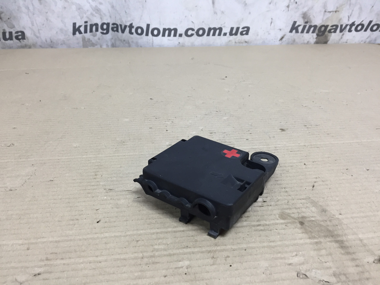 Кронштейн Audi A4 B8 8K0937517A