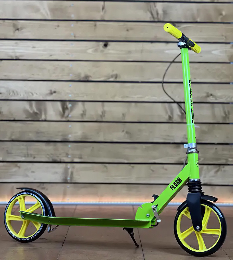 Зелений самокат urban scooter хлопчикові дівчинці Надійний прогулянковий транспорт Великі колеса Гумові гріпси, фото 1