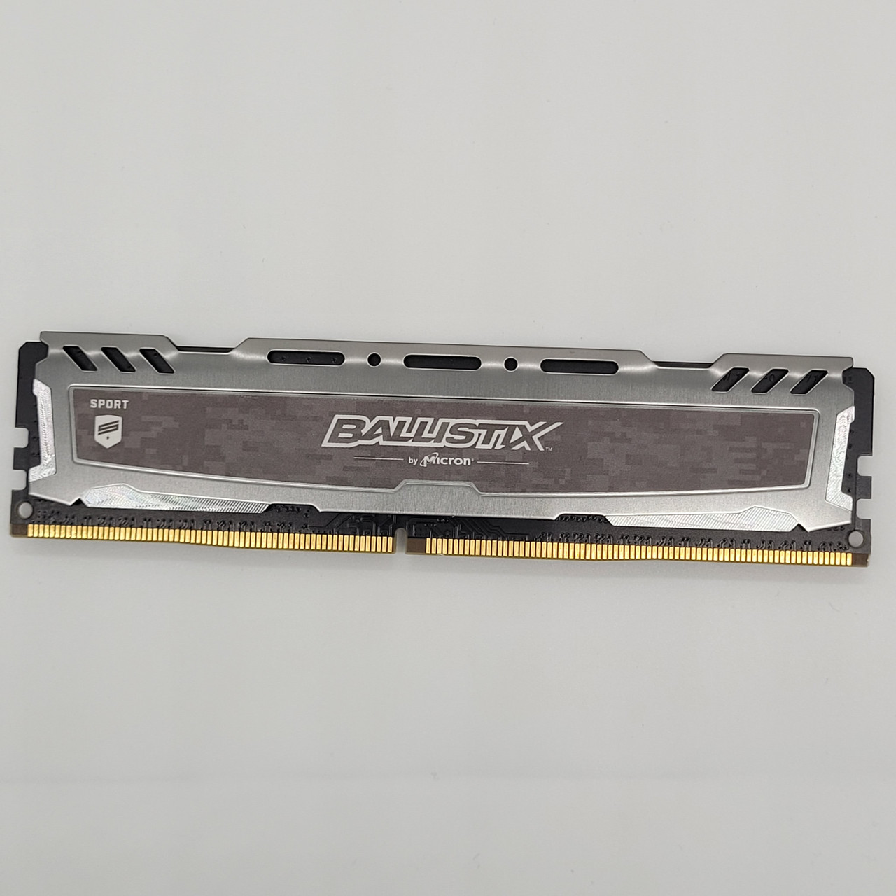 Оперативна пам'ять Crucial Ballistix Sport DDR4 4Gb 2400MHz PC4-19200U 1R8 CL16 (BLS4G4D240FSB) Б/В