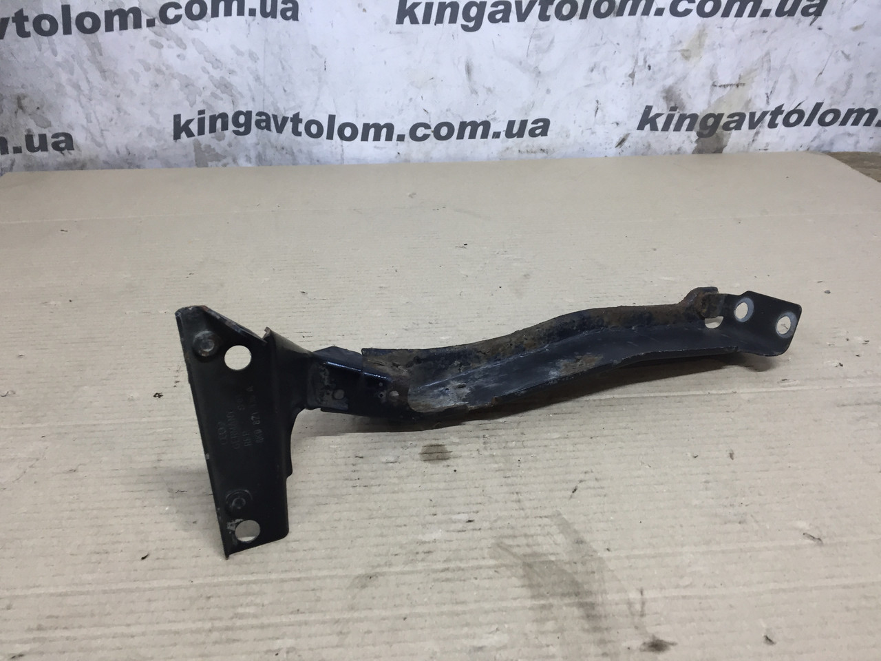 Кронштейн кріплення крила правий Audi A4 B8 8K0821136A