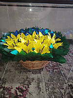 Букет з атласних стрічок лілії