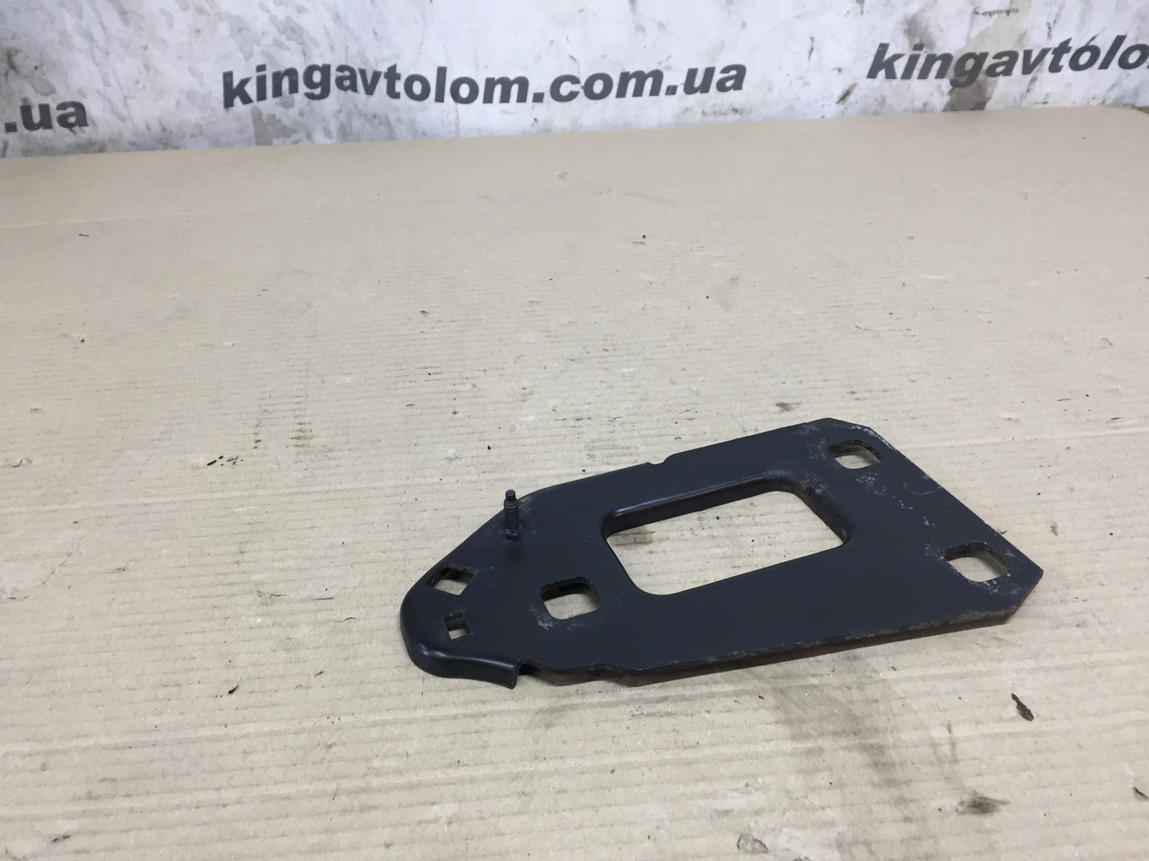 Кронштейн Audi A4 B8 8K0805500