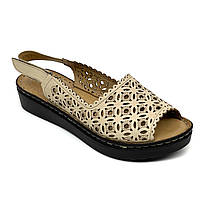 Жіночі шкіряні босоніжки бежевого кольору з узором на плоскій підошві 3341-1-03 розмір 36