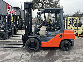 Вилковий навантажувач Toyota 8FDJ30 Вагонник