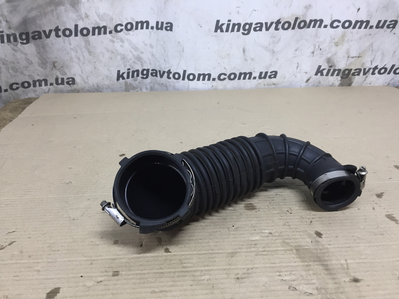 Патрубок турбіни Audi A4 B8 03G129629E