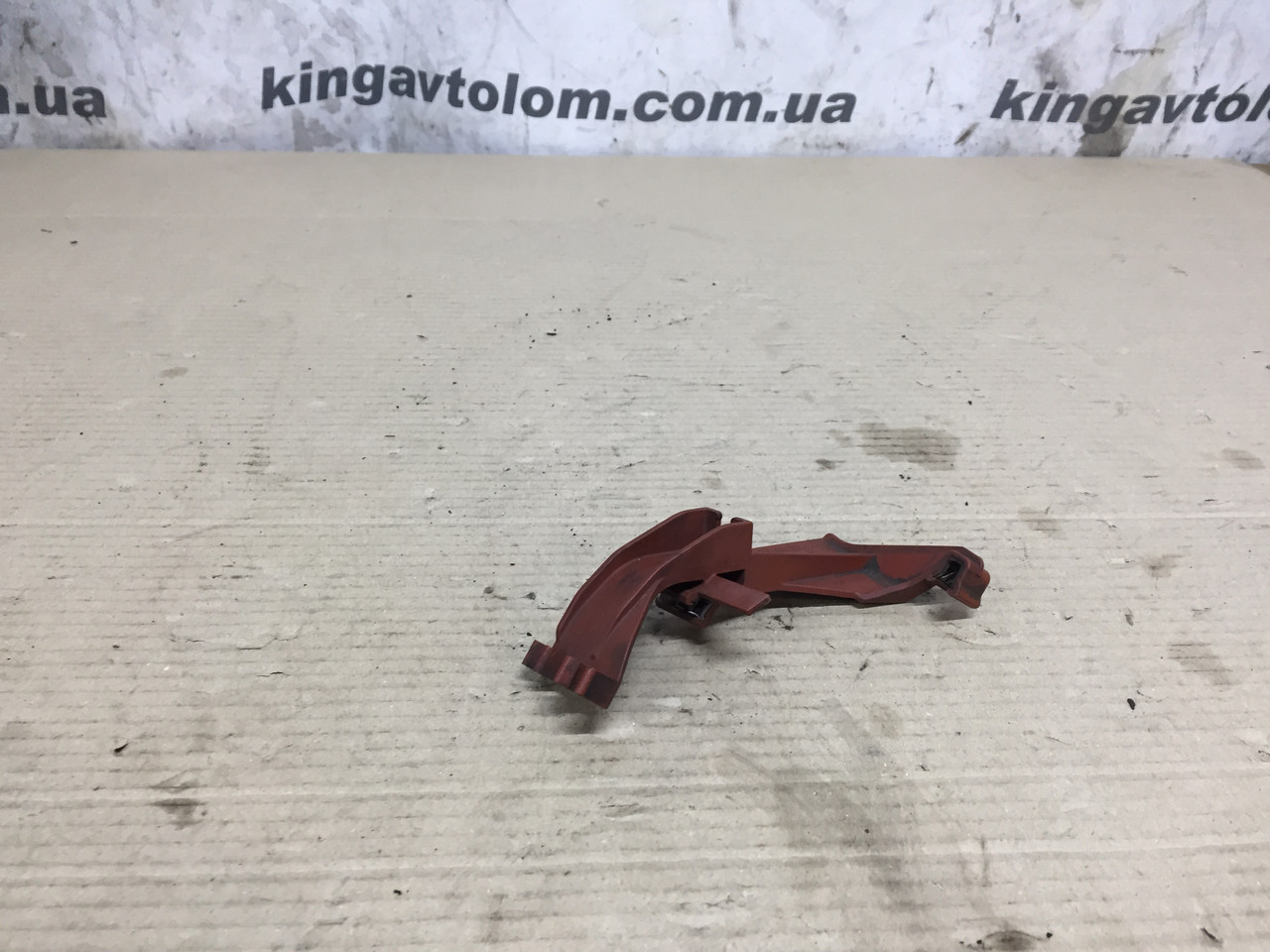 Кронштейн Audi A4 B8 8K0971504