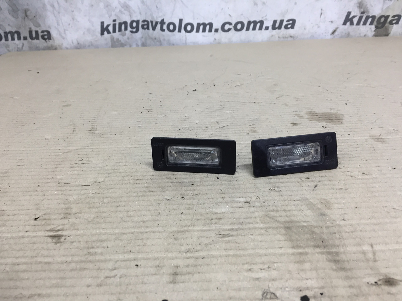 Ліхтар задній підсвітка номера Audi A4 B8 8T0943021