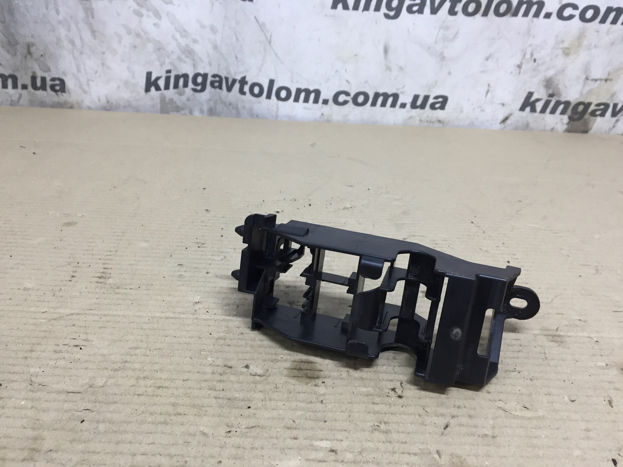 Кронштейн проведення Audi A4 B8 8K0937545F