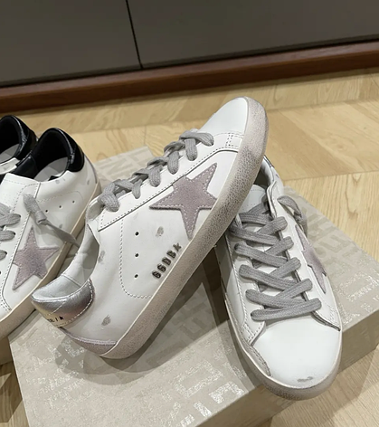 Жіночі білі шкіряні кросівки Golden Goose Super-Star зі срібною зіркою білі кеди, фото 1