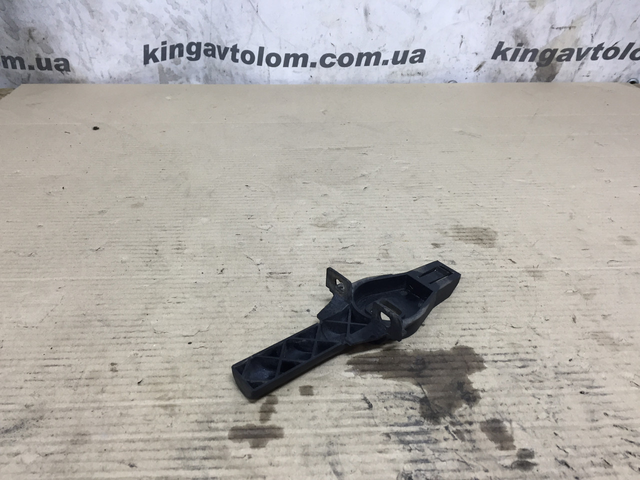 Кронштейн радіатора Audi A4 B8 8K0805201