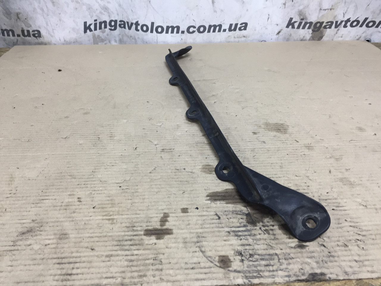 Кронштейн Audi A4 B8 8K9802103