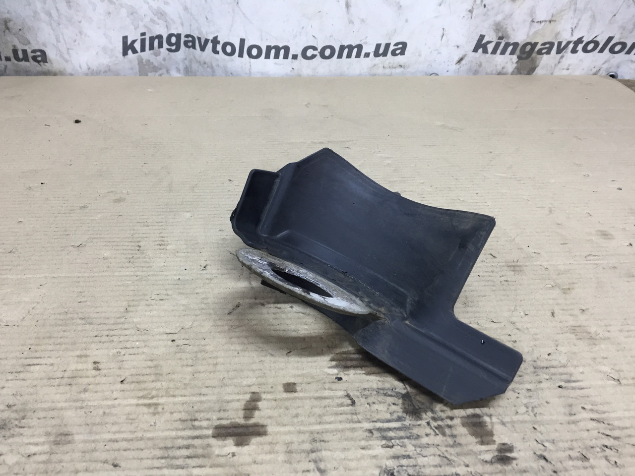 Захист під праву пружину Audi A4 B8 8K0511540E
