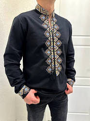 Чоловіча вишита сорочка чорного кольору з різнокольоровим вишитим орнаментом розміри S, M, L.