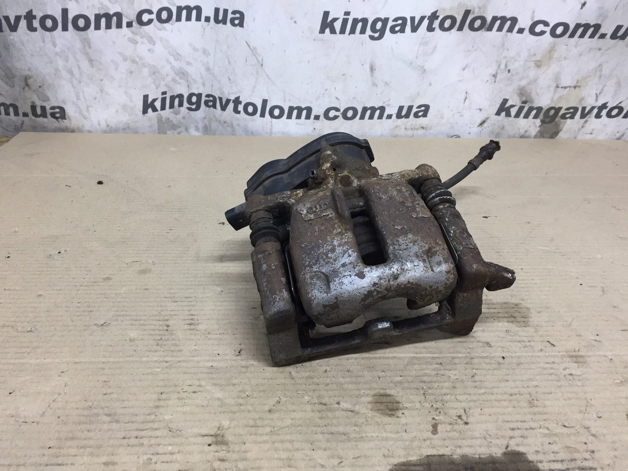Суппорт задній лівий Audi A4 B8 8K0615403B