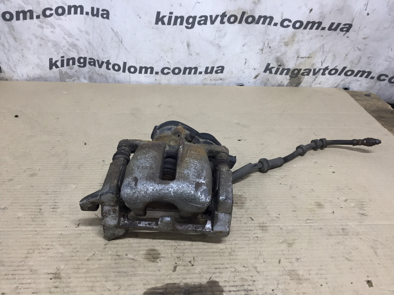 Суппорт задній правий Audi A4 B8 8K0615404B
