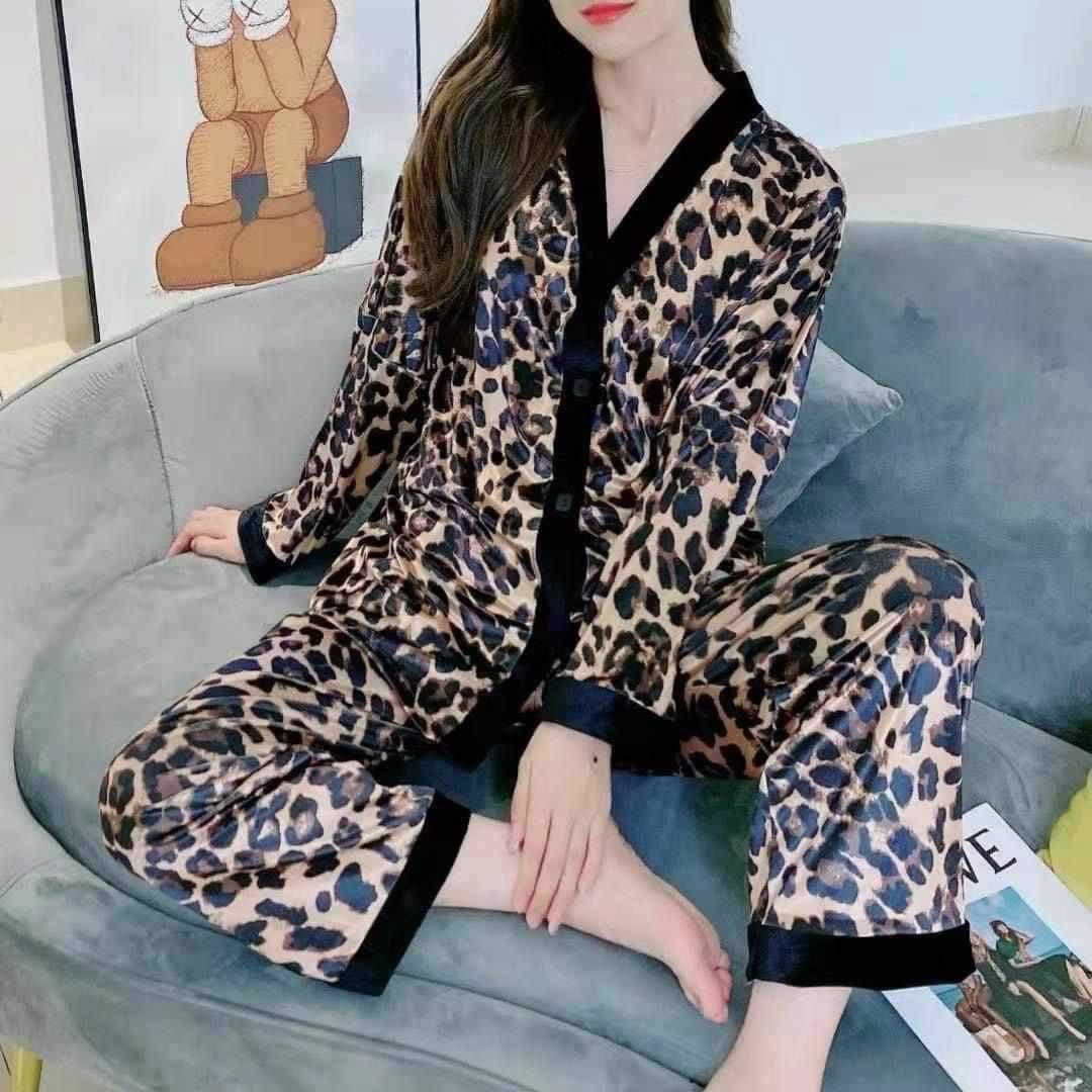 Стильна атласна жіноча піжама домашній комплект сорочка з брюками Leopard Леопардовий M