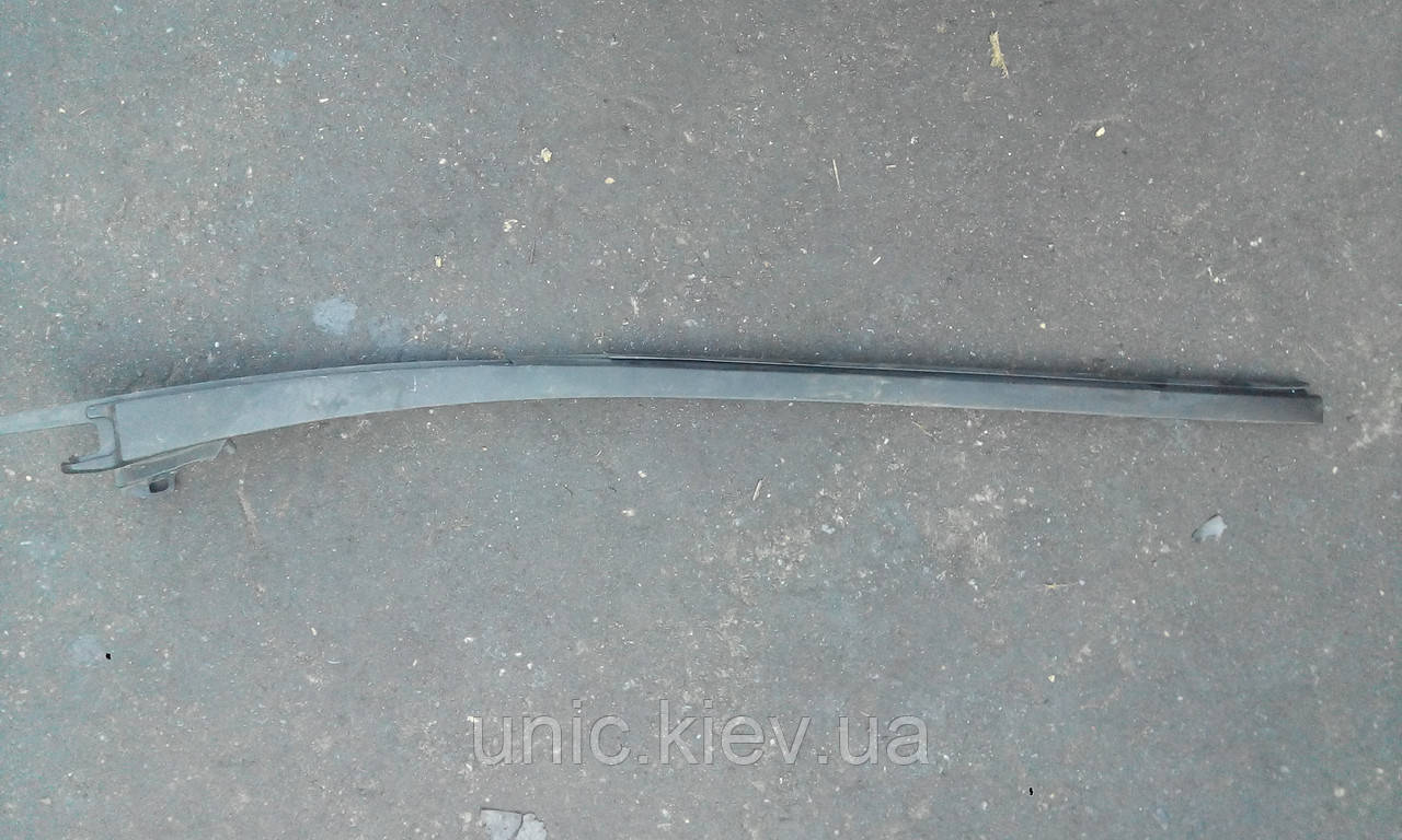 Накладка права лобового скла Рено Кліо 3 б/в