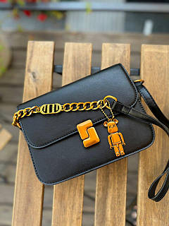 Сумочка чорна через плече з ремінцем