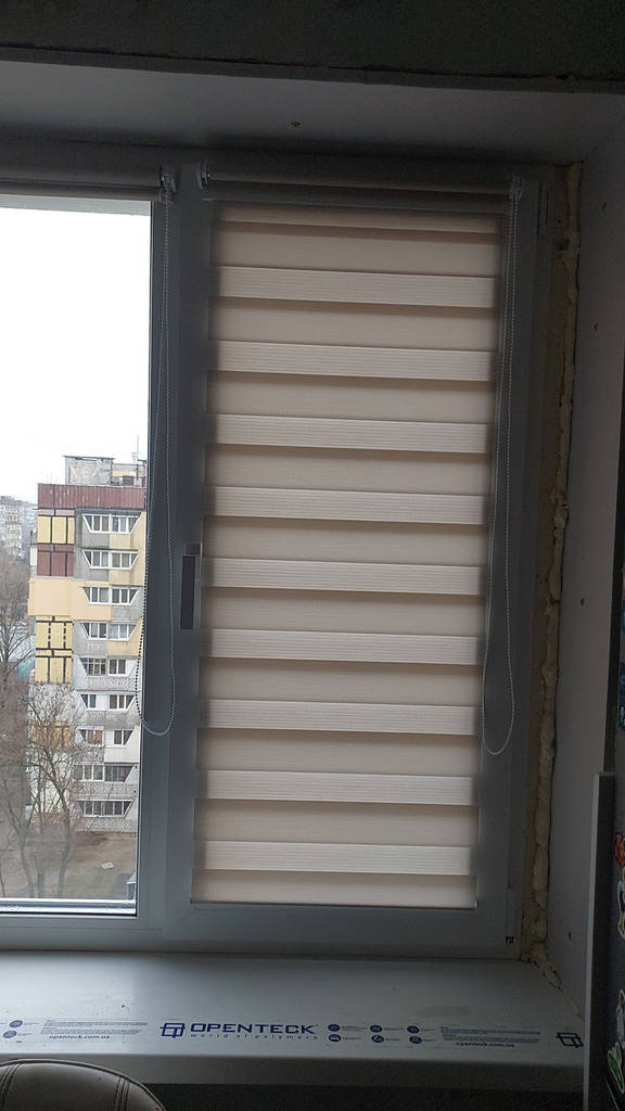 Роллеты на окна Рулонные шторы Жалюзи День-ночь ВН 3001 Песочно-бежевый - фото покупателей 1