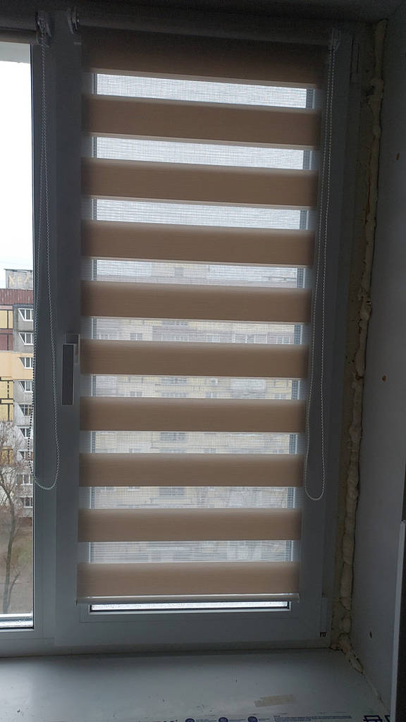 Роллеты на окна Рулонные шторы Жалюзи День-ночь ВН 3001 Песочно-бежевый - фото покупателей 2