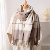 Стильний шарф у клітинку: кремовий із білим.