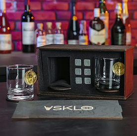 Подарунковий набір "КриптоСтіль" келихи для віскі з вставками в коробці.