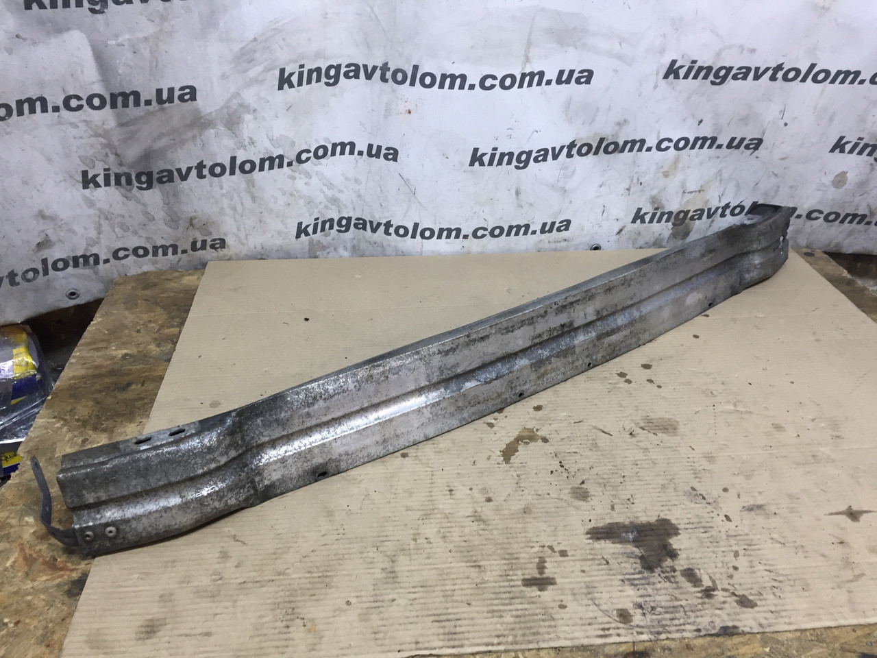 Підсилювач переднього бампера Audi A4 B8 8K0807113B