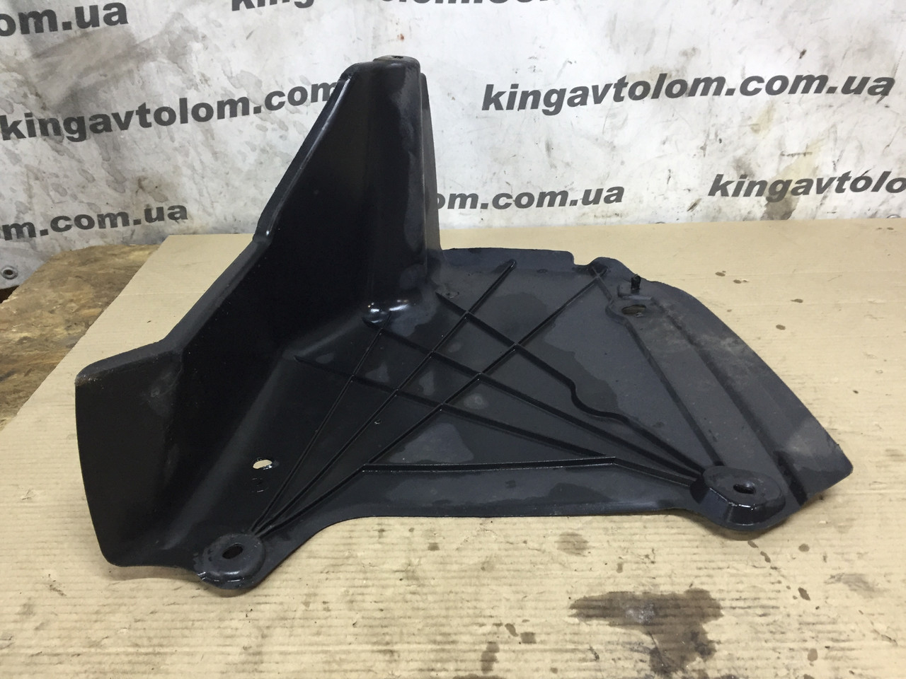 Захист днища правий Audi A4 B8 8K0825219A