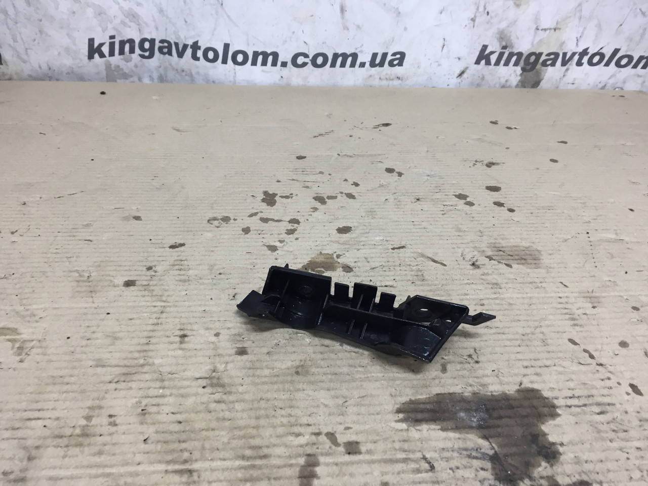Кронштейн бампера передній лівий Audi A4 B8 8K0807283