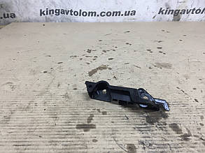 Кронштейн бампера переднього правий Audi A4 B8 8K0807284