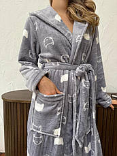 Жіночий халат з капюшоном COSY теплий Котики велсофт, фото 3